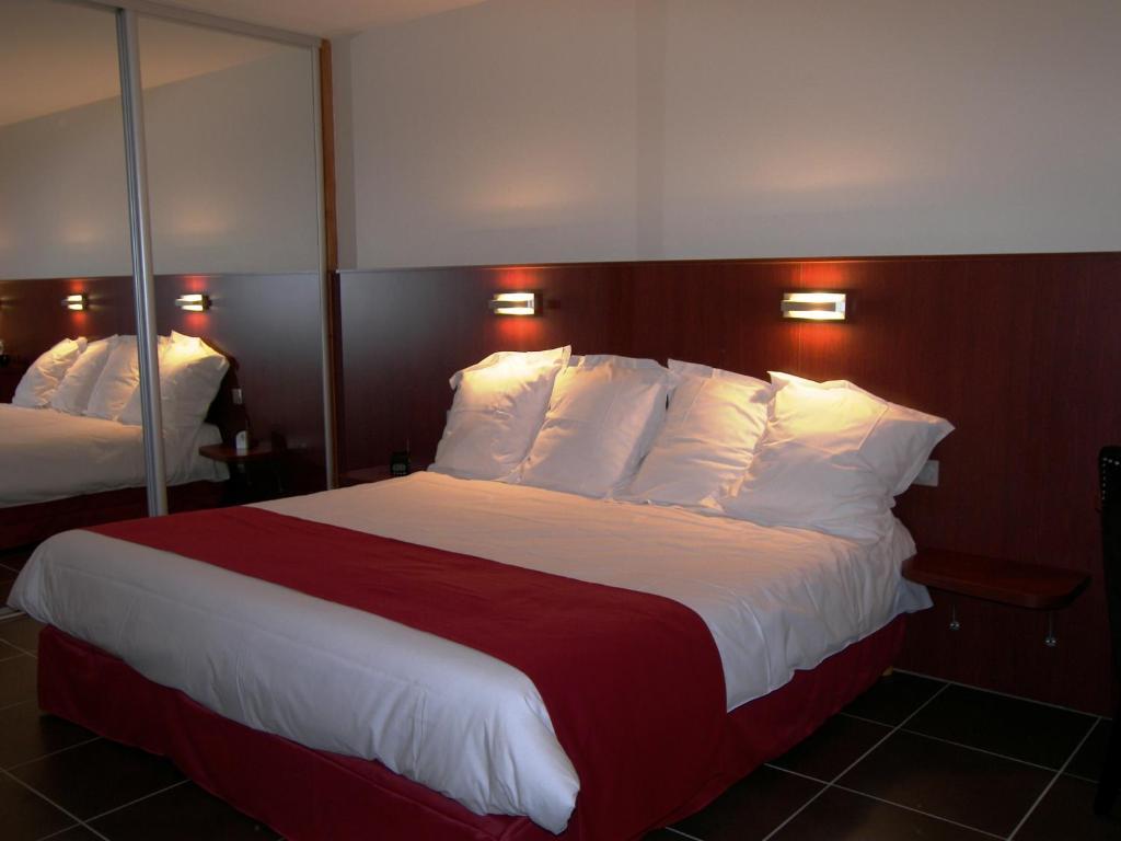 Hostellerie Del Matin Calme Montverdun Exterior photo